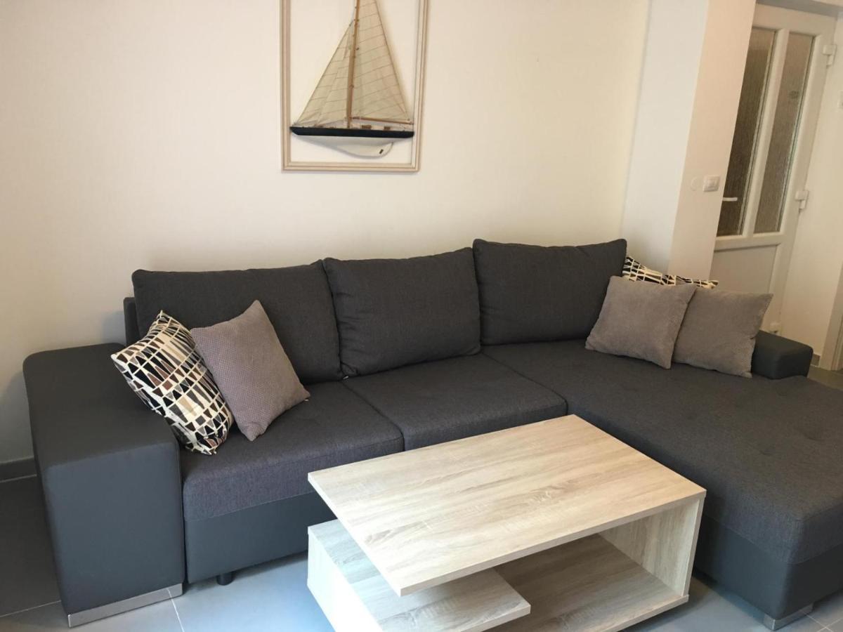 Apartment To Rent Пула Екстериор снимка